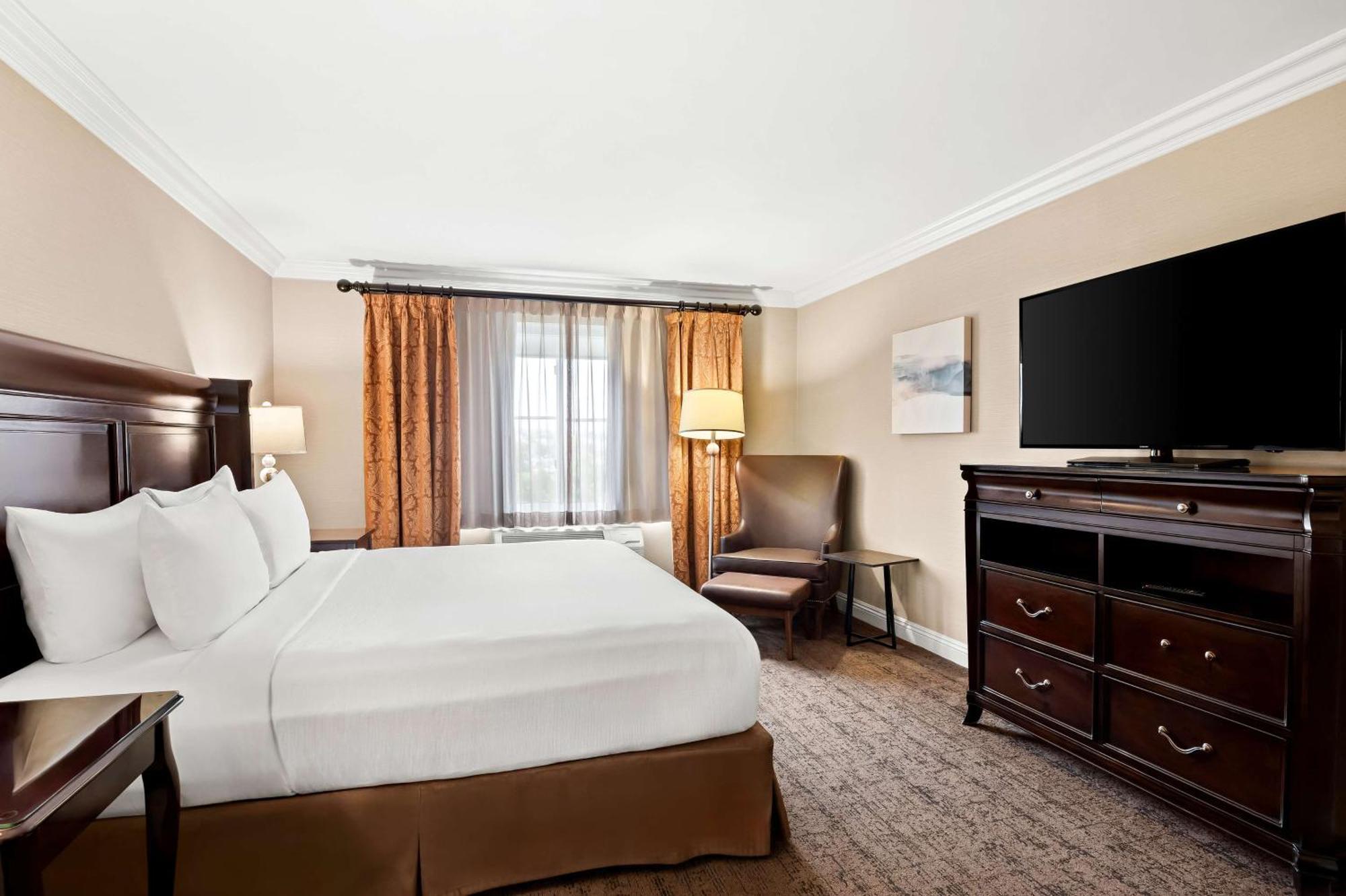 King Room with Sofa Bed - Non-Smoking